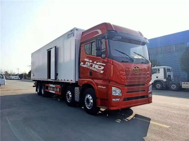 解放JH6前四后八冷藏車