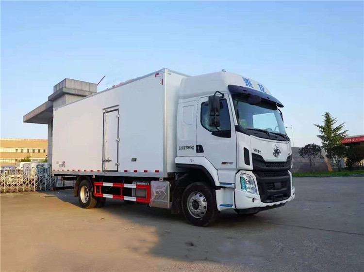 東風柳汽6.8米冷藏車-國六
