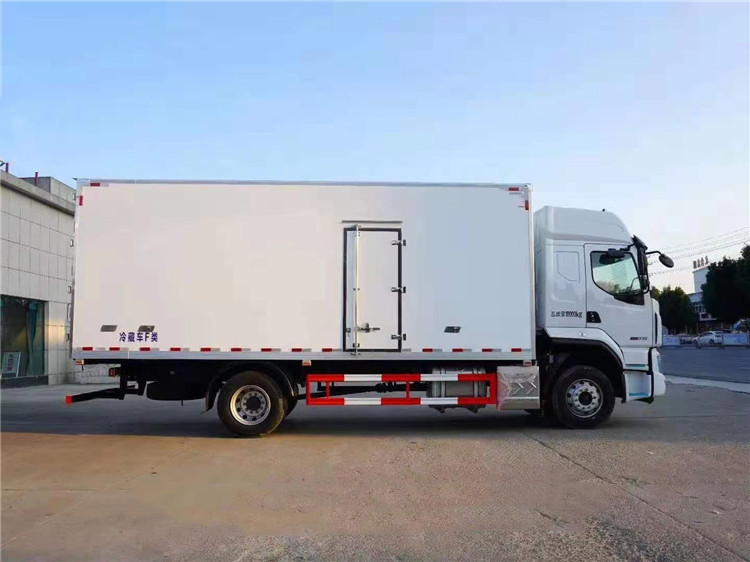 東風柳汽6.8米冷藏車-國六
